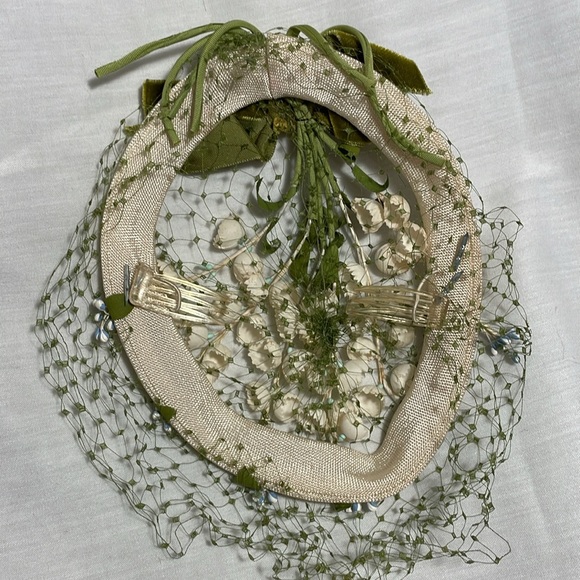 Vintage Lilly of the Valley Ladies Hat 2 Hair Combs Netting, Excellent Condition - Picture 4 of 13